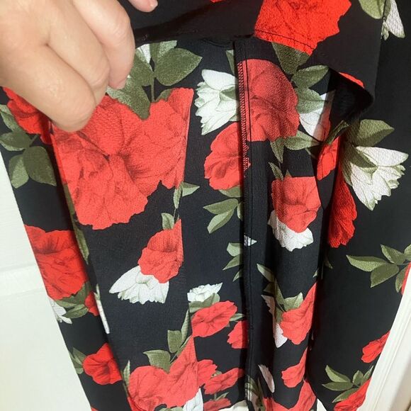 Premier Amour NWT, asymmetrical dress, cloth buttons, shoulder cut out, size 8 - Picture 5 of 5